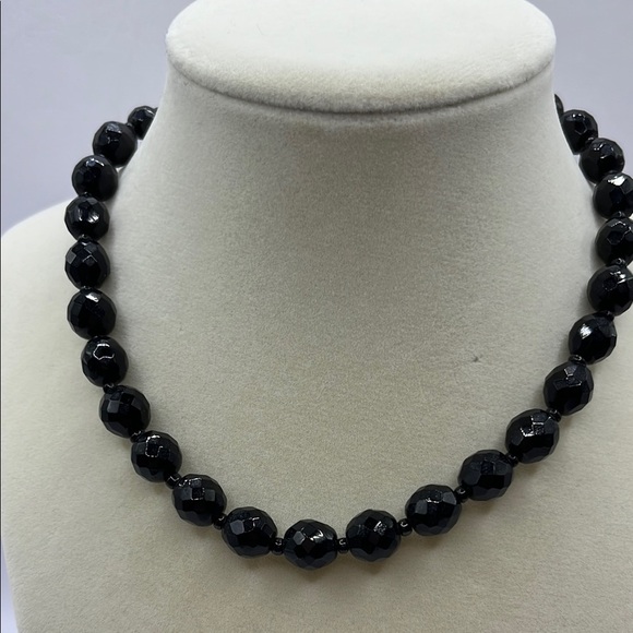 Sophisticated Black Beaded Necklace Timeless Design Vintage West Germany - Picture 2 of 12